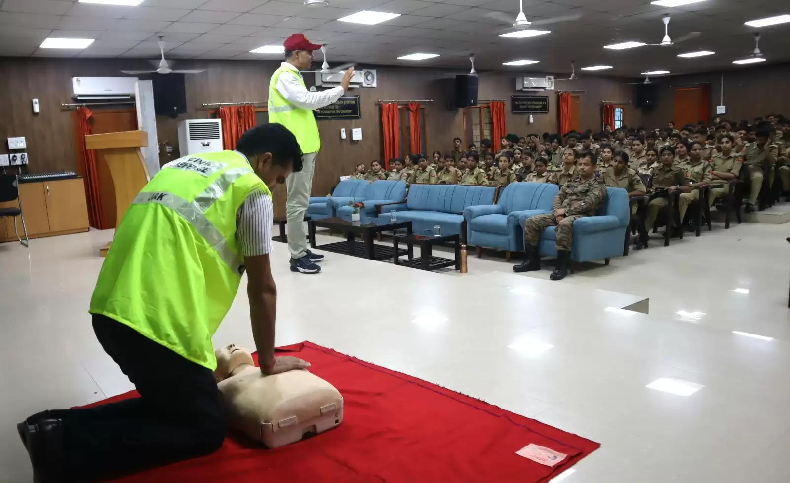 राज्य आपदा प्रतिक्रिया बल ने एनसीसी कैडेटों के लिए जीवन रक्षक कौशल कार्यशाला आयोजित की