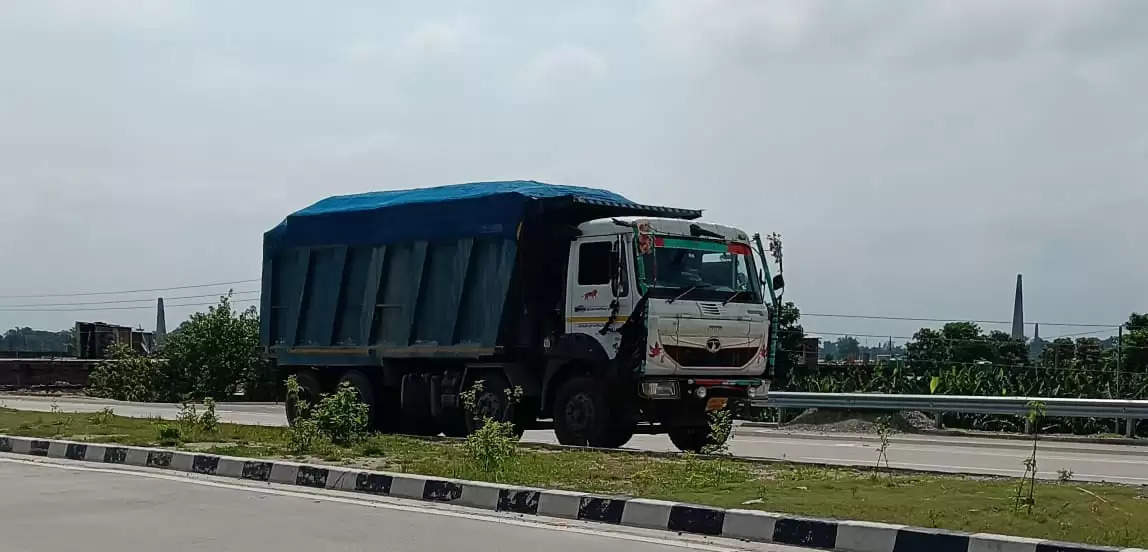 एनएच 327 ई ठाकुरगंज बहादुरगंज रूट पर ओवरलोड वाहनों का परिचालन धड़ल्ले से जारी