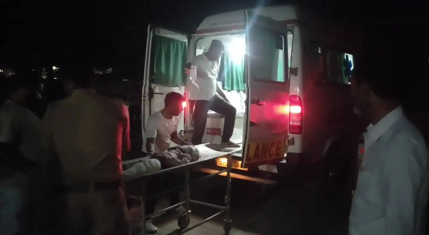 ट्रेन की चपेट में आने से मां-बेटी की मौत, बेटा गंभीर रूप से घायल