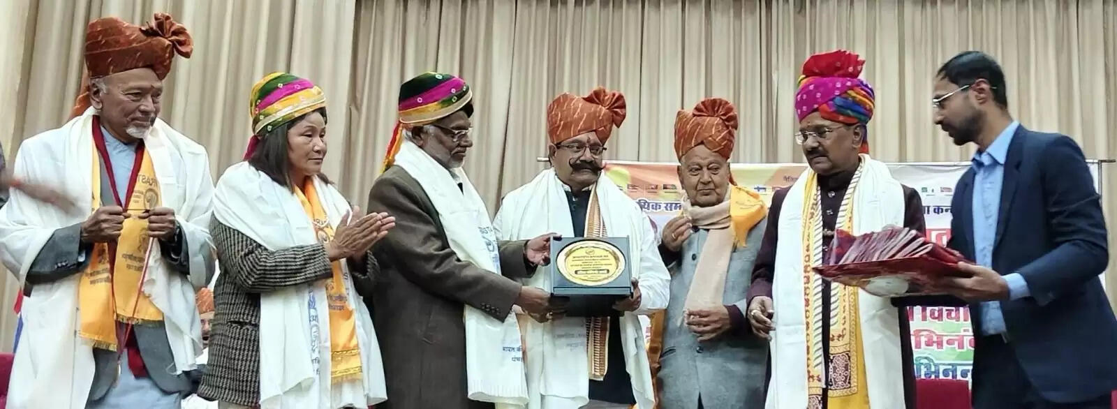 श्रीयादे माटी कला बोर्ड के चेयरमैन एशिया कॉटिंनेंट अवॉर्ड-2025 से सम्मानित