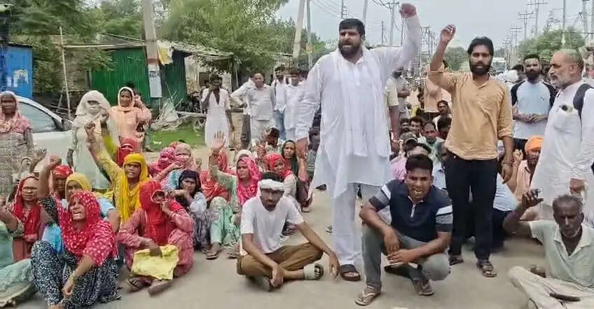कैथल: छात्रा से छेड़छाड़ पर भड़के ग्रामीणों ने करनाल-पटियाला मार्ग पर लगाया जाम