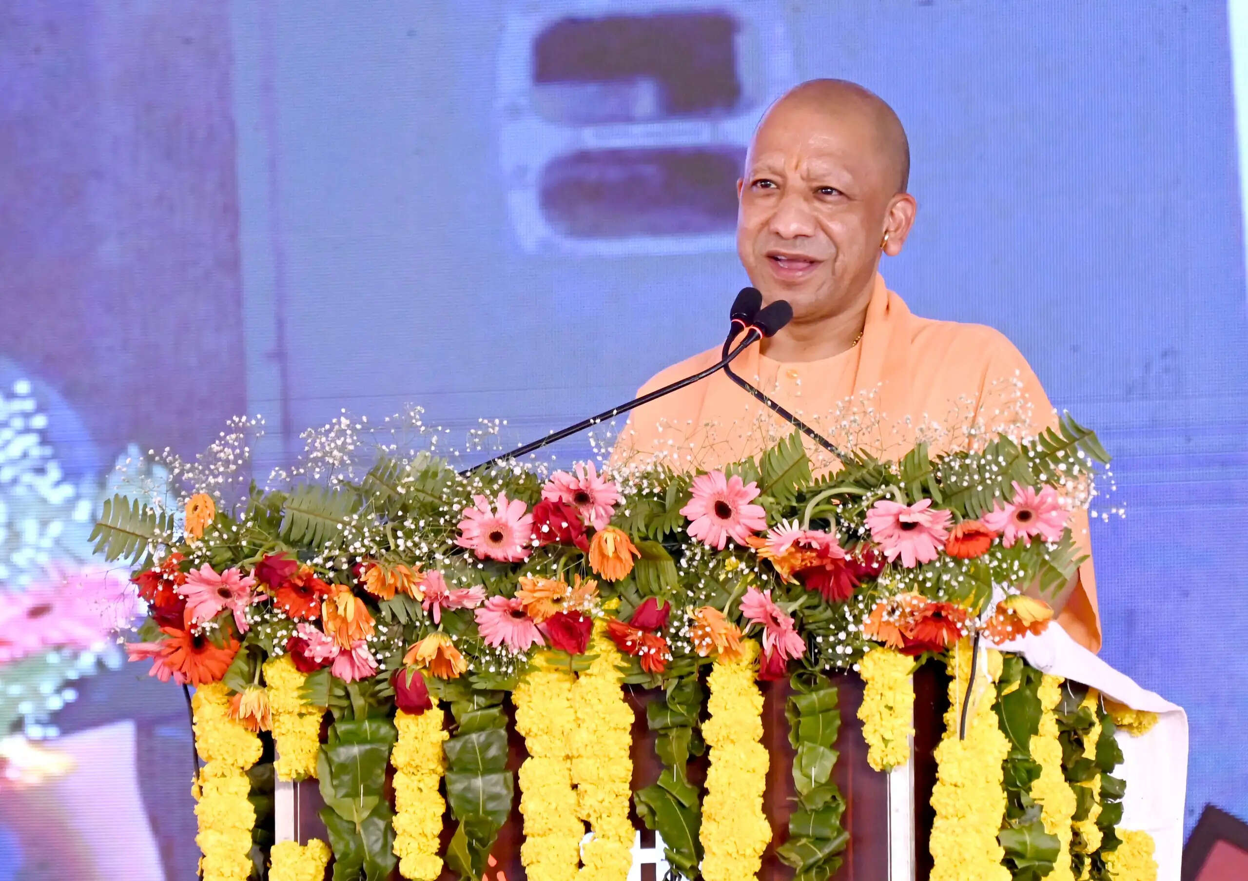 संगमनगरी में मुख्यमंत्री योगी ने की बड़ी घोषणा—प्रदेश के सक्रिय वकीलों को मिलेगी 5 लाख रुपये तक का कैशलेस इलाज की सुविधा