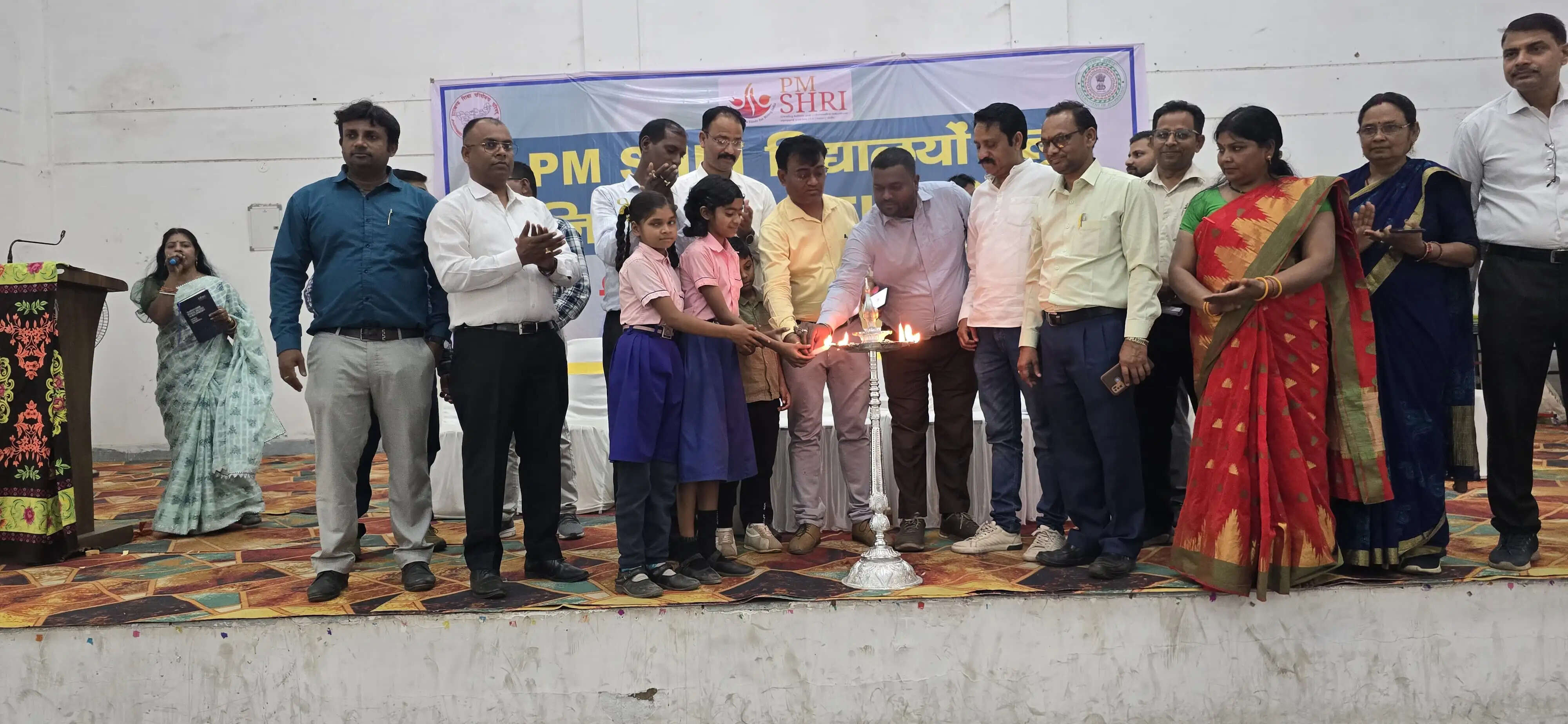 रामगढ़ में जिला स्तरीय एफएलएन प्रदर्शनी मेला,मनुवा मांडू विद्यालय प्रथम स्थान पर