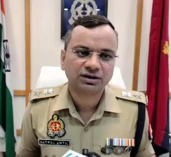 वरिष्ठ पुलिस अधीक्षक सतपाल अंतिल ने छह सब इंस्पेक्टरों को थाना पाकबड़ा में दी नई तैनाती