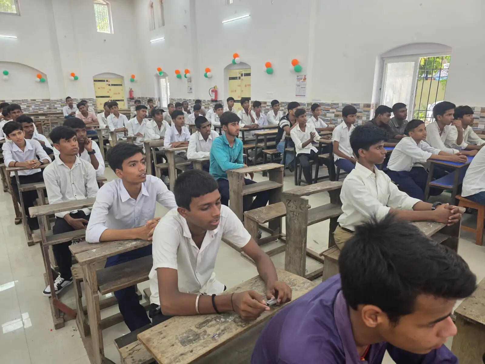 सारण के जिला स्कूल में निर्वाचक साक्षरता क्लब के नए एंबेसडर का हुआ चुनाव