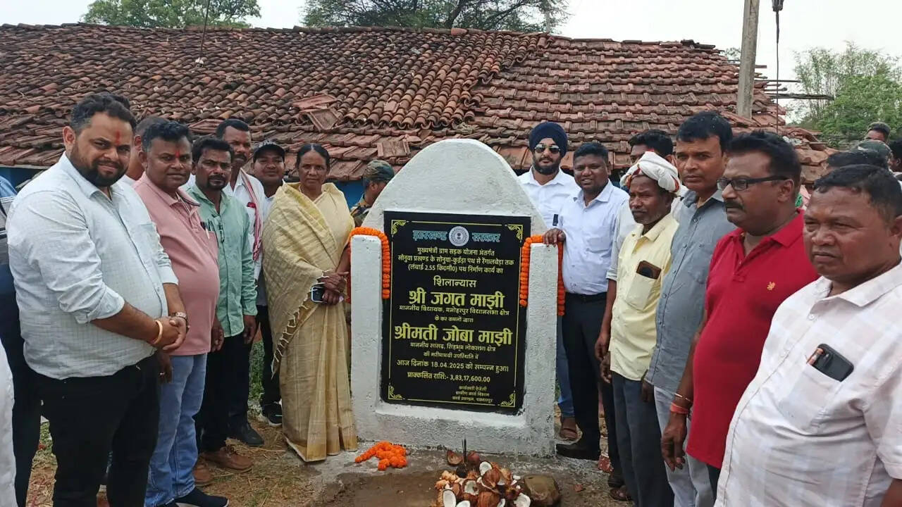 रेंगालबेड़ा में सांसद ने किया सड़क का शिलान्यास