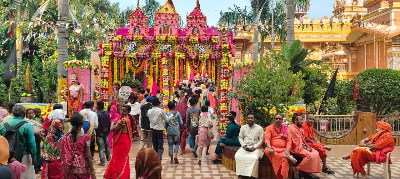 अनूपपुर: नर्मदा उद्गम मंदिर में कन्या भोज, कलश और जवारा विसर्जन के साथ शारदीय नवरात्रि का समापन