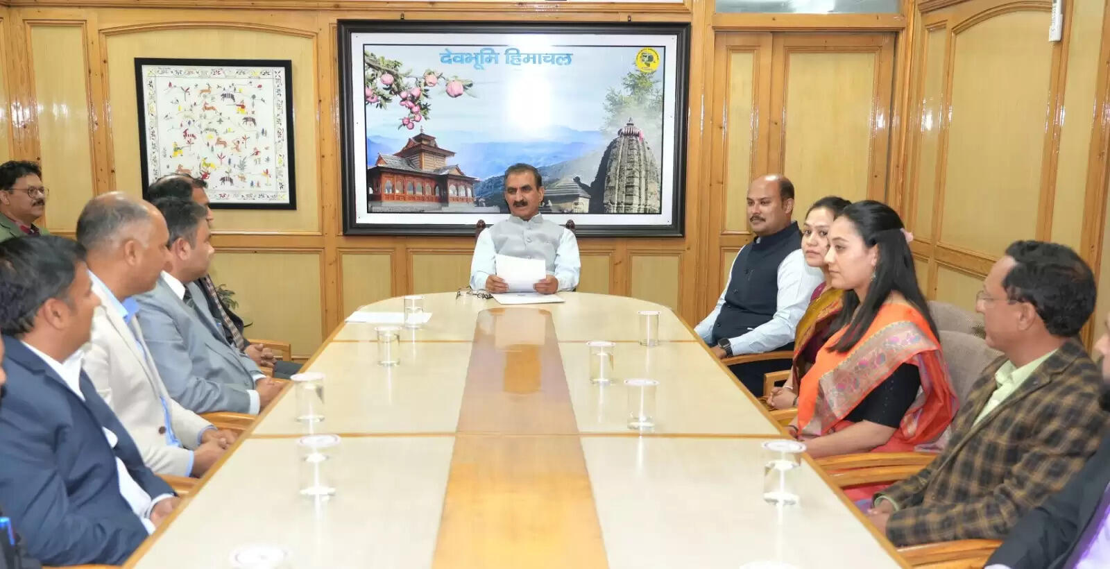 ईमानदारी और पारदर्शिता को आधार बनाएं अधिकारी : मुख्यमंत्री