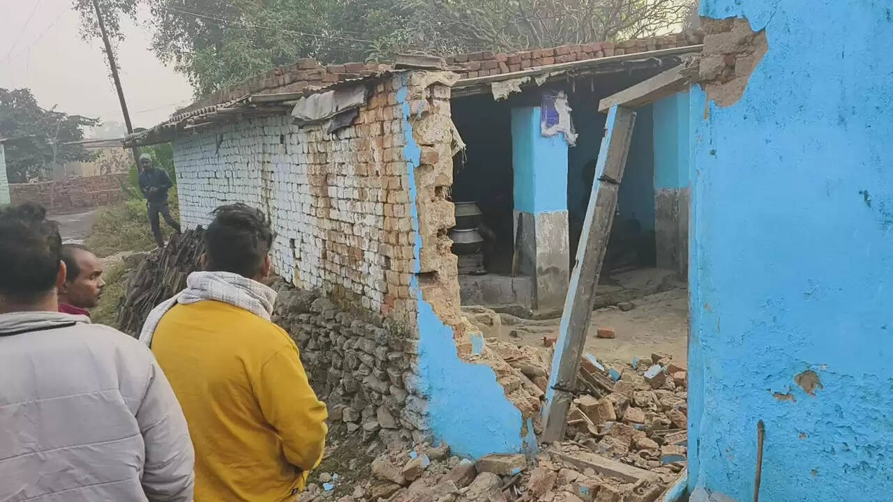 रामगढ में हाथियों ने चार लोगों को कुचल कर मार डाला, तोडे कई घर और वाहन