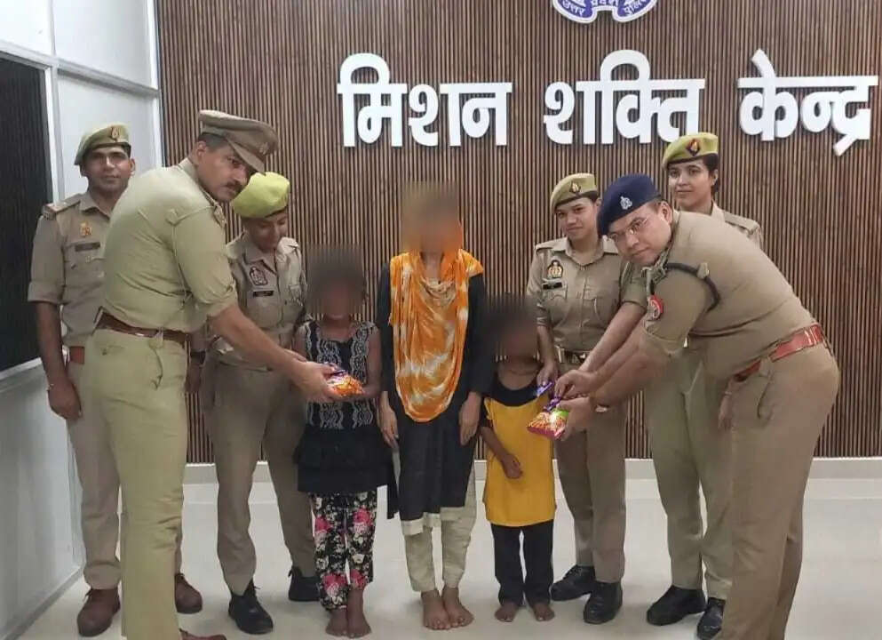 पुलिस ने लापता भाई-बहन इटावा से किए रेस्क्यू, लौटी खुशियां