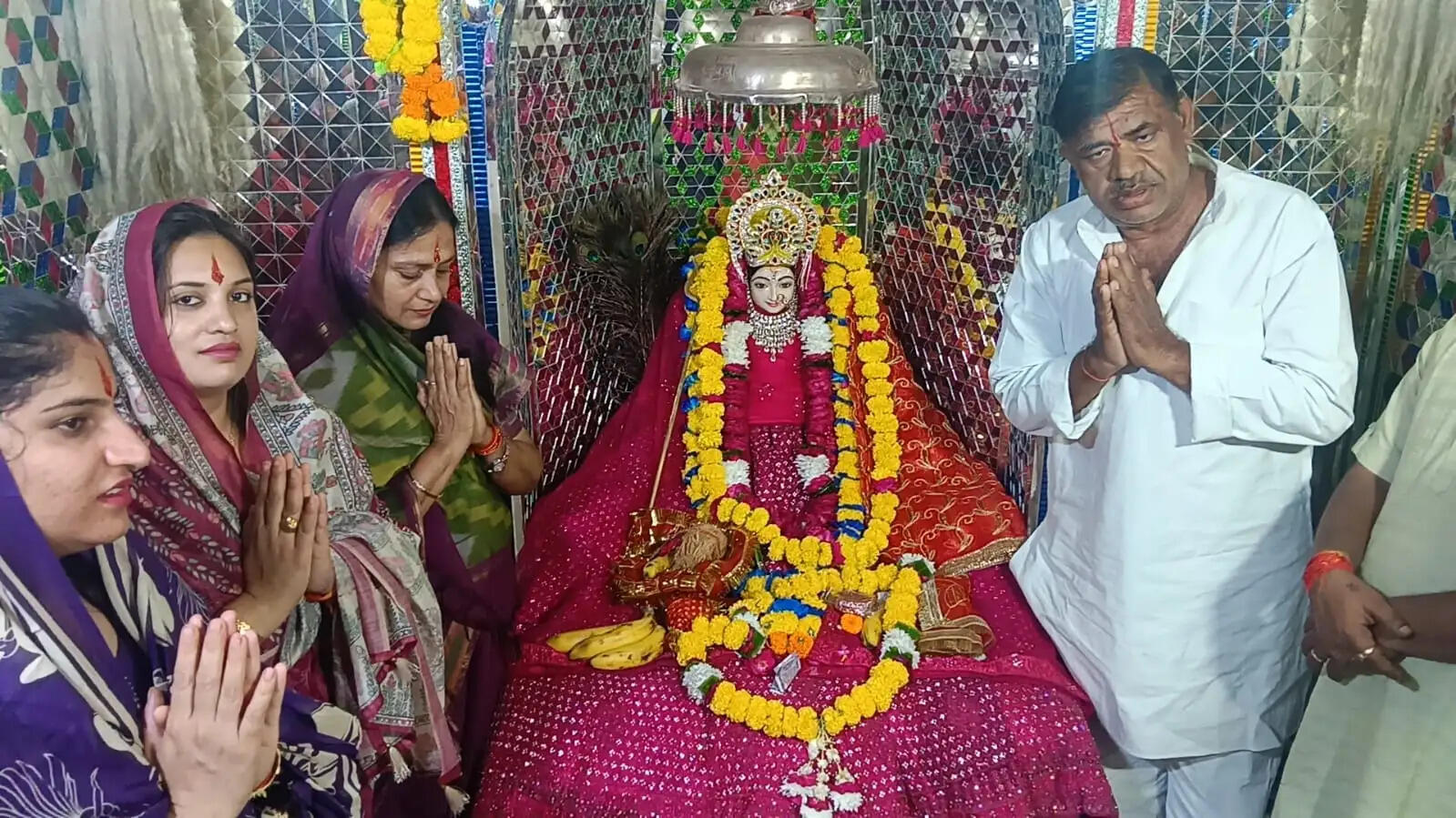 करणी माता मंदिर पहुंचीं अलवर मेयर, श्रद्धालुओं से रात में जाने से बचने की अपील