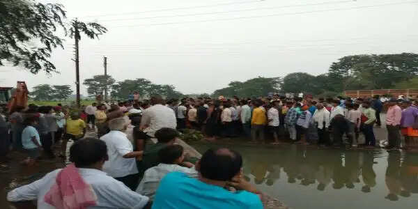 सात साल का मासूम नाले में गिरा, पाइप में फंसे होने की आशंका