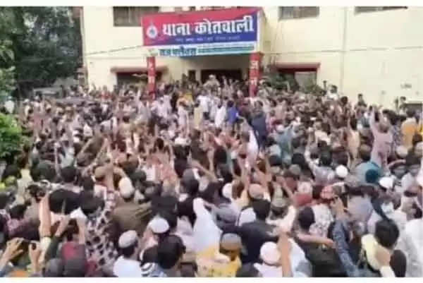 छतरपुर : काेतवाली पथराव कांड के 40 आराेपितों काे सेंट्रल जेलाें में भेजा