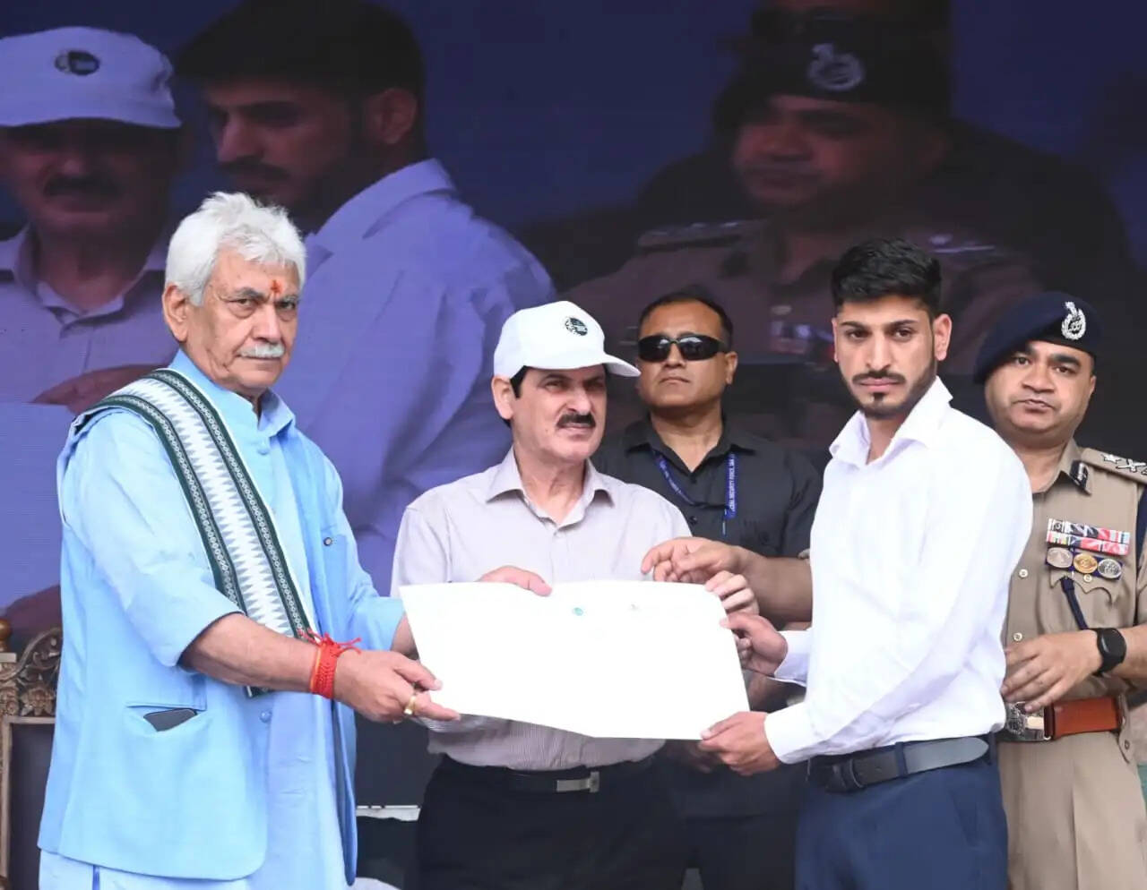 भारत सरकार सीमावर्ती गांवों के सर्वांगीण विकास के लिए पूरी तरह से प्रतिबद्ध :उपराज्यपाल