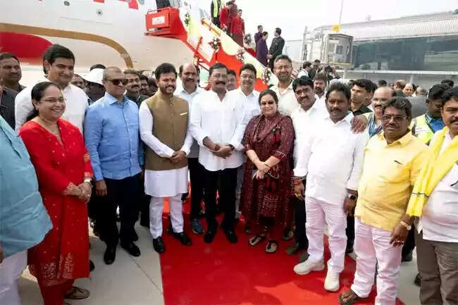 आंध्र प्रदेश के भोगपुरम एयरपोर्ट पर उतरी पहली टेस्ट फ्लाइट, जून में हाेगा उद्घाटन
