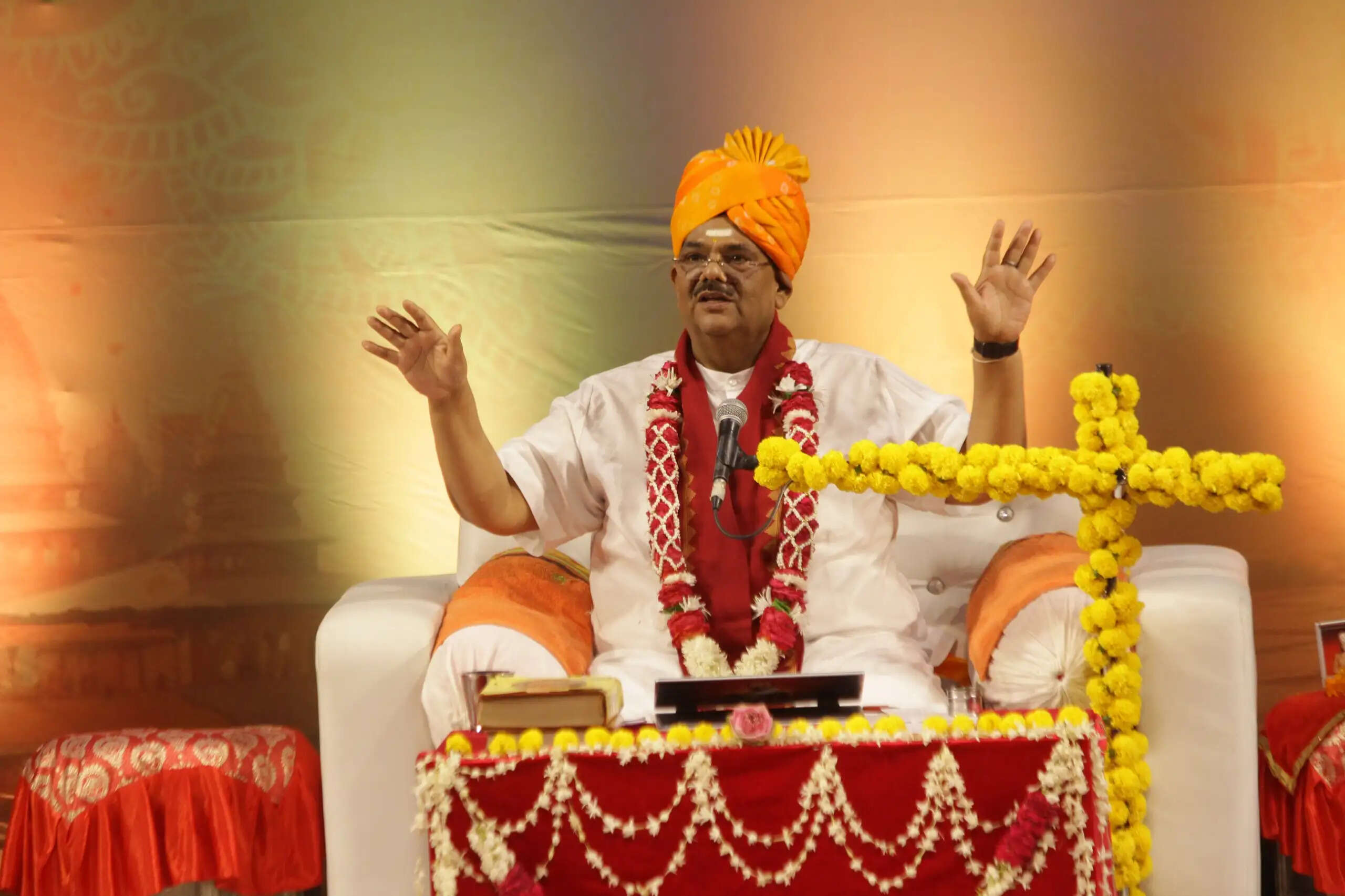 भक्ति,ध्यान और सकारात्मक ऊर्जा से मिलेगा जीवन का समाधान: डॉ. पवन सिन्हा