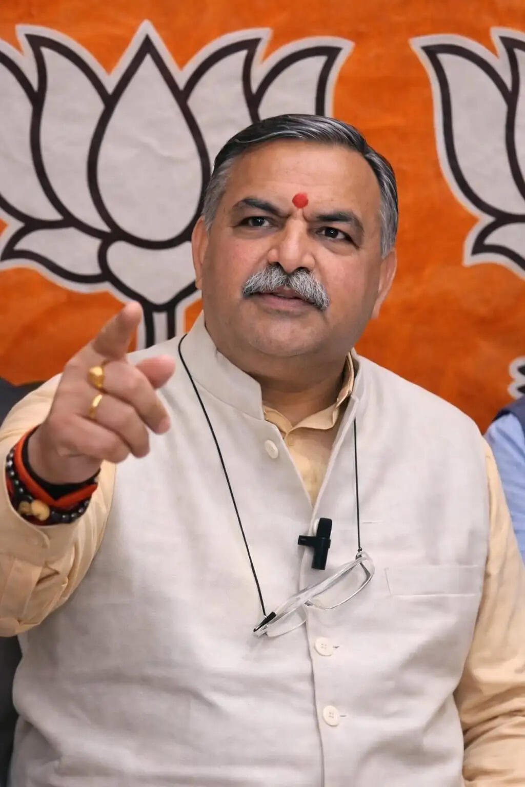 ओलावृष्टि से सेब बागवानों को भारी नुकसान, कांग्रेस सरकार तुरंत दे मुआवजा : भाजपा