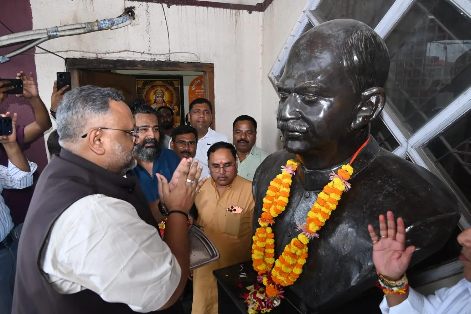 राष्ट्रीय मंत्री बनने के बाद भाजपा कार्यालय पहुंचे प्रदीप वर्मा, कहा- सम्मान के साथ जिम्मेदारी भी है
