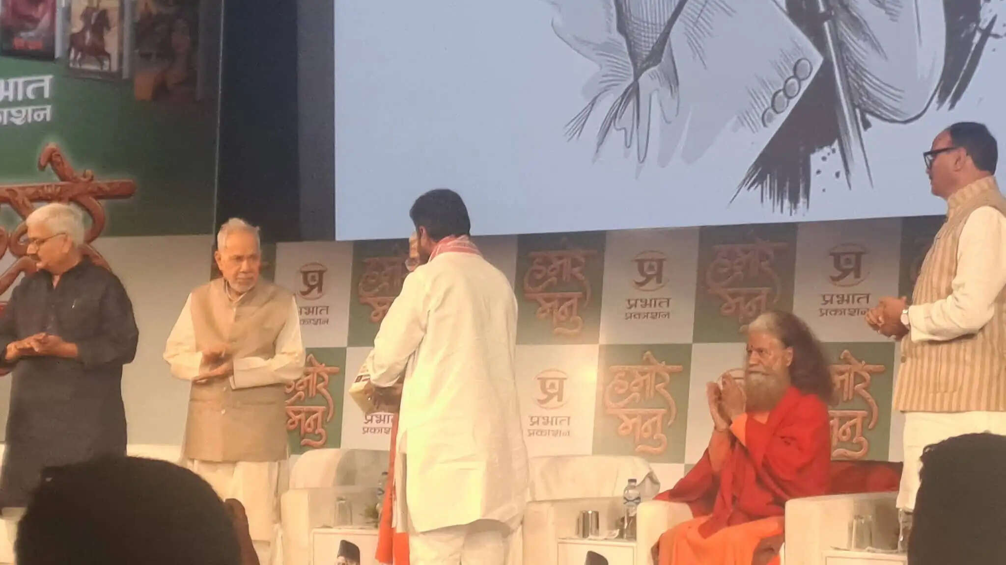 पुस्तकों से मिलने वाला ज्ञान जीवनभर साथ रहता है : ब्रजेश पाठक