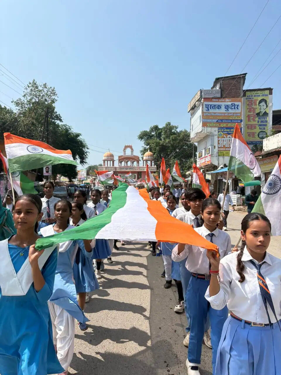 जौनपुर में साै मीटर तिरंगे के साथ निकली अभाविप की भव्य तिरंगा यात्रा, हजारों विद्यार्थी हुए शामिल