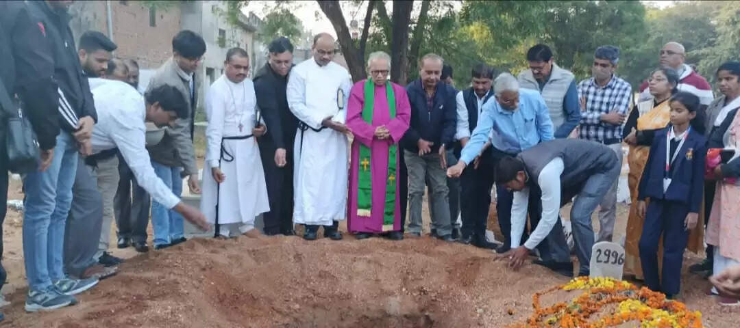 गरीबों को जाल में फंसाकर चल रहा था धर्मांतरण का नेटवर्क