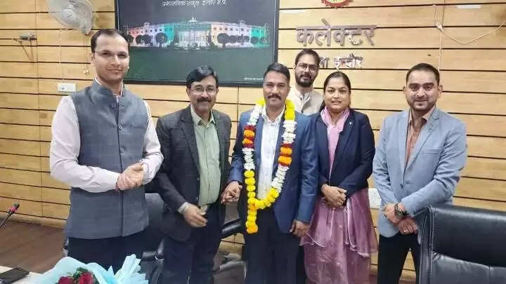 इंदौरः जिले में एसआईआर का कार्य तेज गति से जारी, निर्धारित समय से पूर्व होगा लक्ष्य पूर्ण