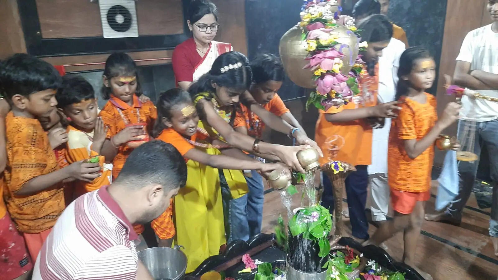नरगाकोठी विद्यालय के भैया बहनों ने श्रद्धा एवं उत्साह के साथ निकाली कावड़ यात्रा