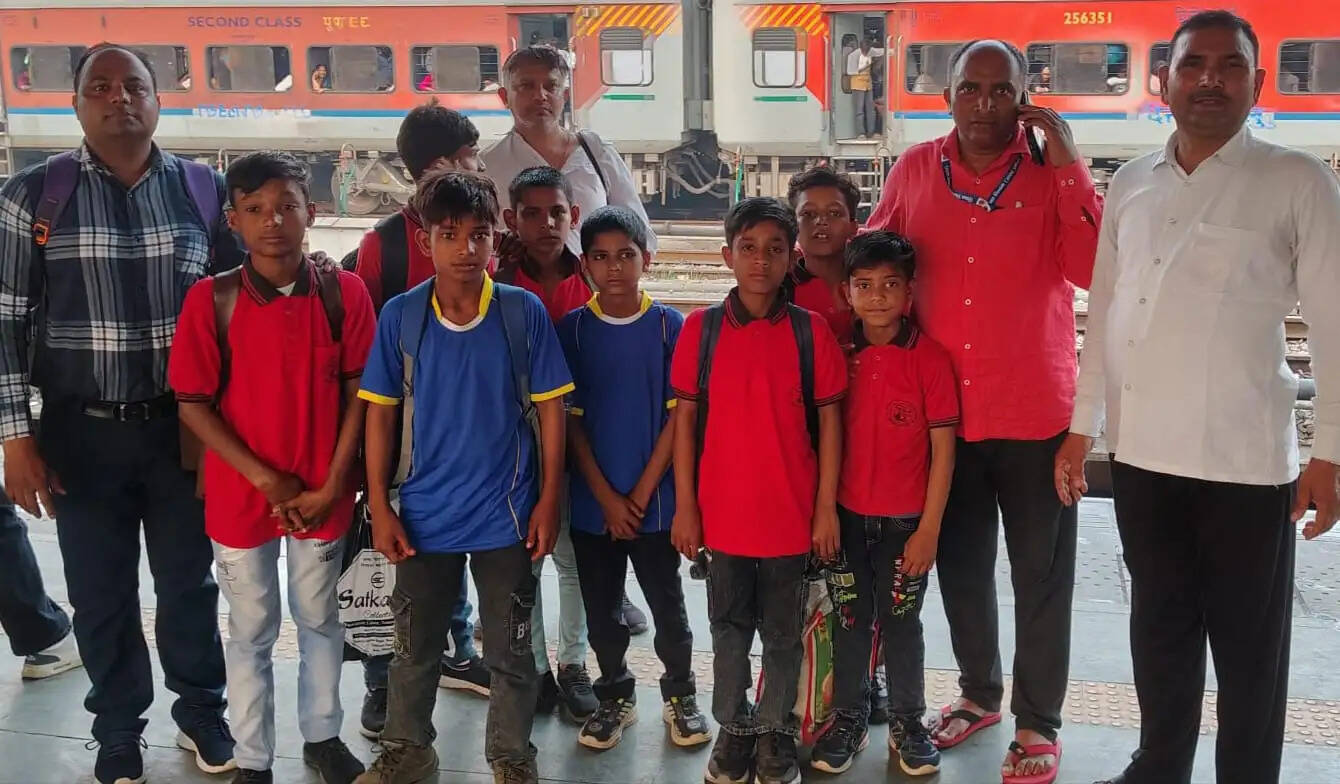 राज्य स्तरीय खेलकूद प्रतियोगिता के लिए मुरादाबाद मंडल के खिलाड़ी अयोध्या रवाना