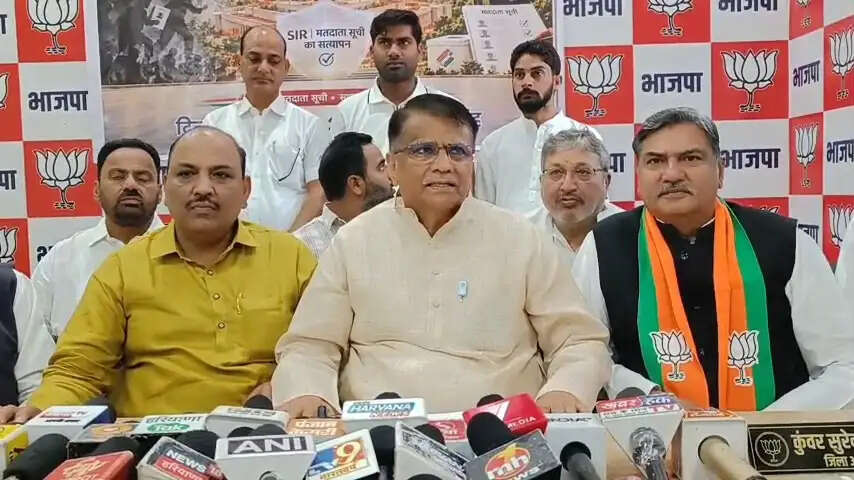 नूंह: कांग्रेस चुनाव के माध्यम से सत्ता हासिल करने के बजाय व्यवस्था में बदलाव चाहती है: ओमप्रकाश धनखड़