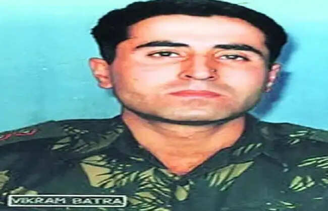 देश ने कारगिल के 'शेरशाह' कैप्टन विक्रम बत्रा को उनके बलिदान दिवस पर किया याद, शीर्ष नेताओं ने दी श्रद्धांजलि