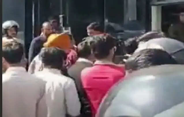 जूता कारोबारी को मारी गोली