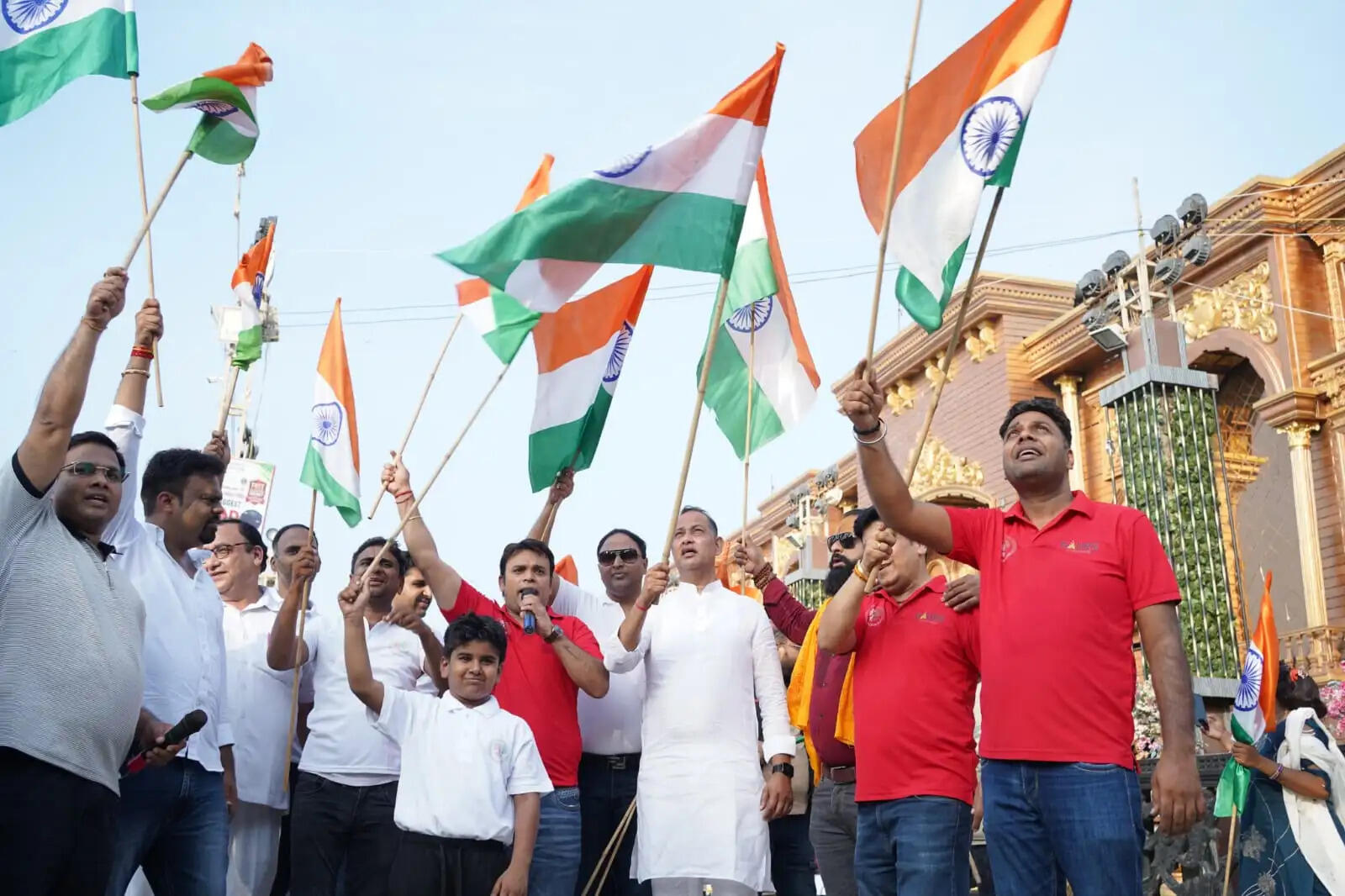 लक्ष्मी तरु फाउंडेशन की तिरंगा बाइक रैली, रविंदर सिंह इंद्राज बोले, शहीदों को सच्ची श्रद्धांजलि सेवा और रक्तदान