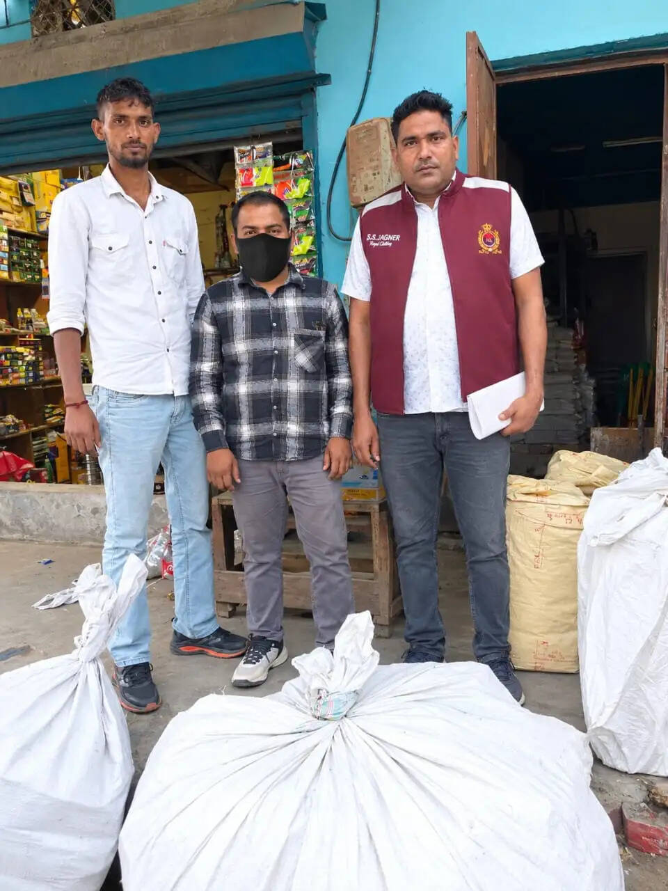 फरीदाबाद : 977.645 किलोग्राम प्रतिबंधित पटाखें बरामद, दो गिरफ्तार