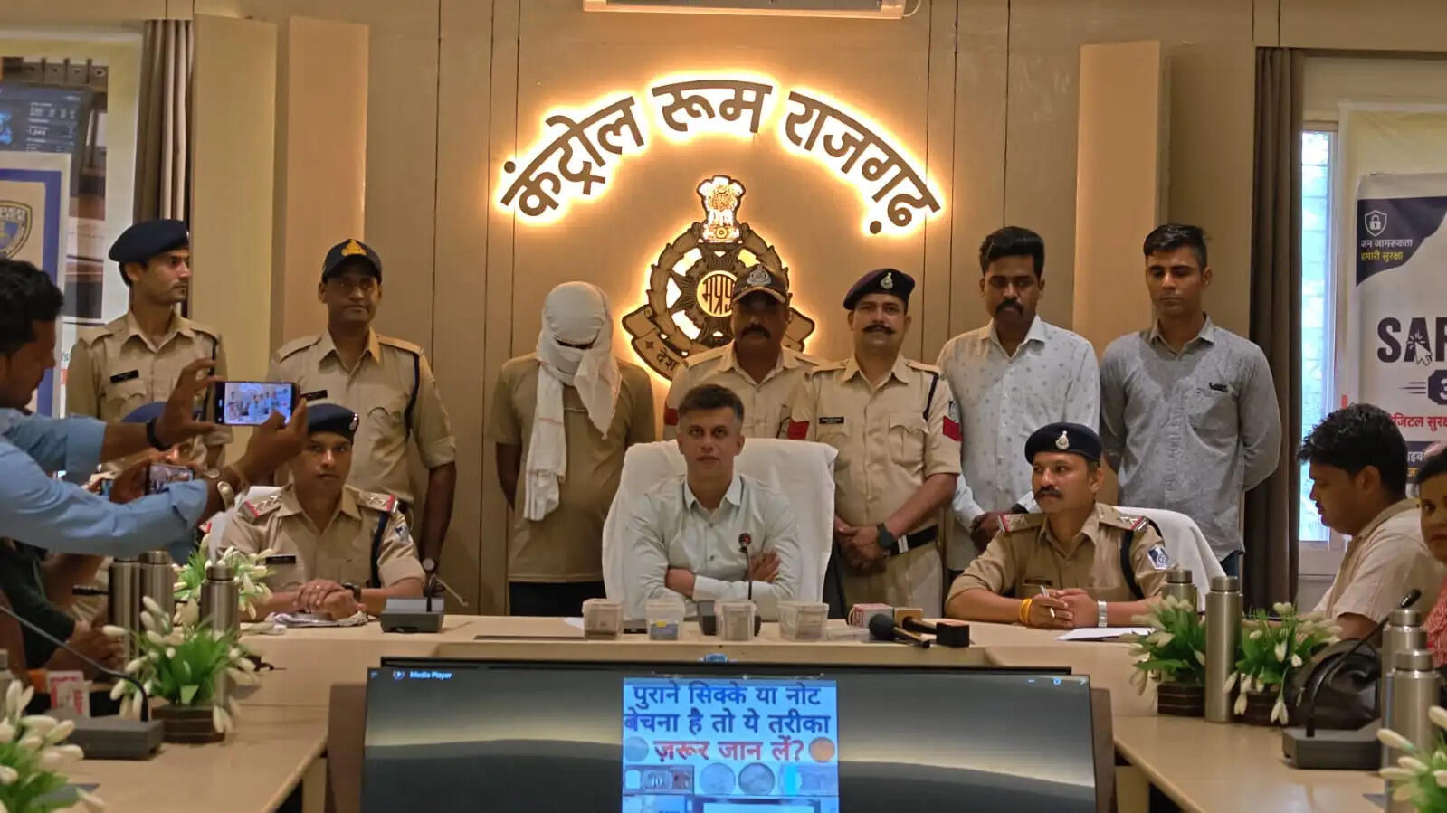 राजगढ़ः पांच के नोट के बदले 17 लाख का झांसा देकर किसान से ठगे 3.65 लाख, साइबर ठग गिरफ्तार