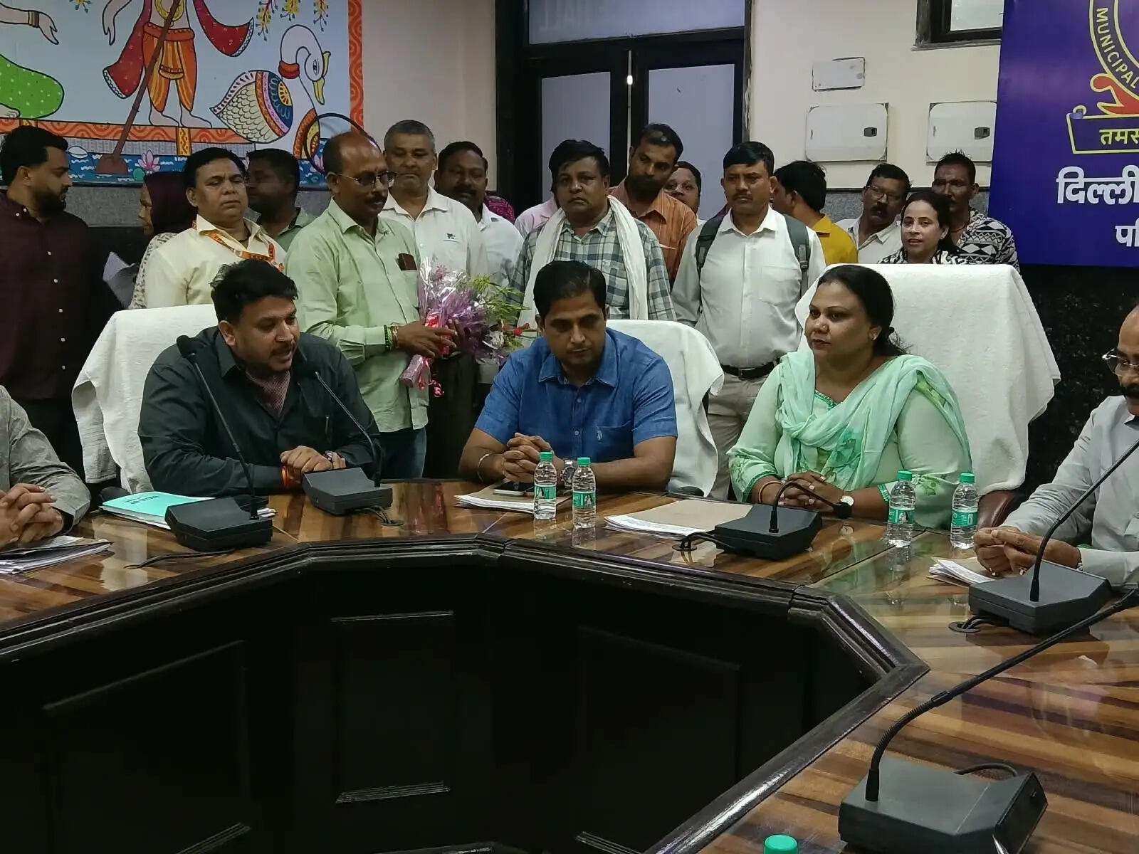दिल्ली सफाई कर्मचारी आयोग की अध्यक्ष पश्चिमी जोन में सफाई व्यवस्था का जायजा लेने पहुंचीं