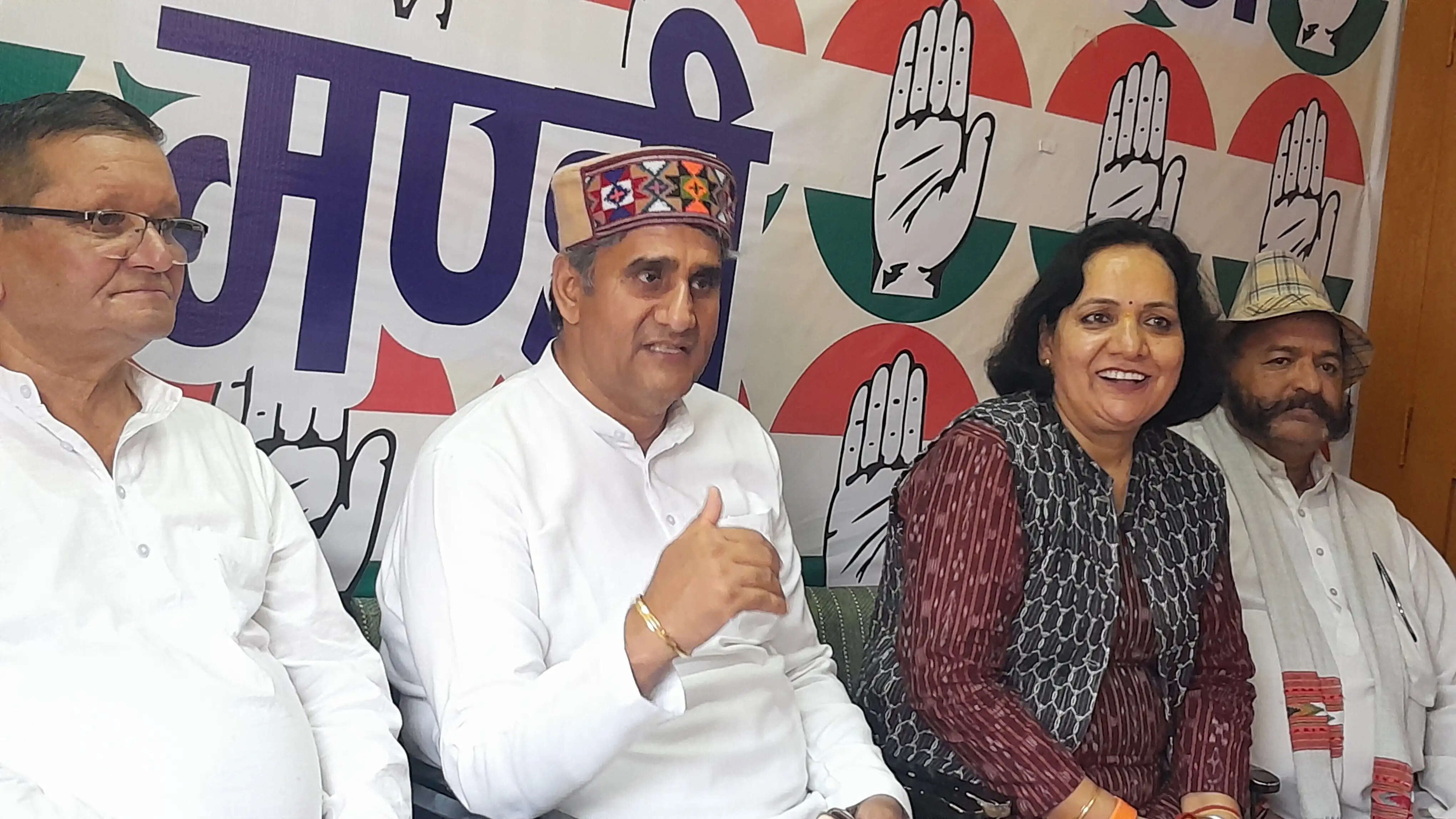 भाजपा की गलत नीतियों का सड़क से संसद तक विरोध करेगी कांग्रेस: विदित चौधरी