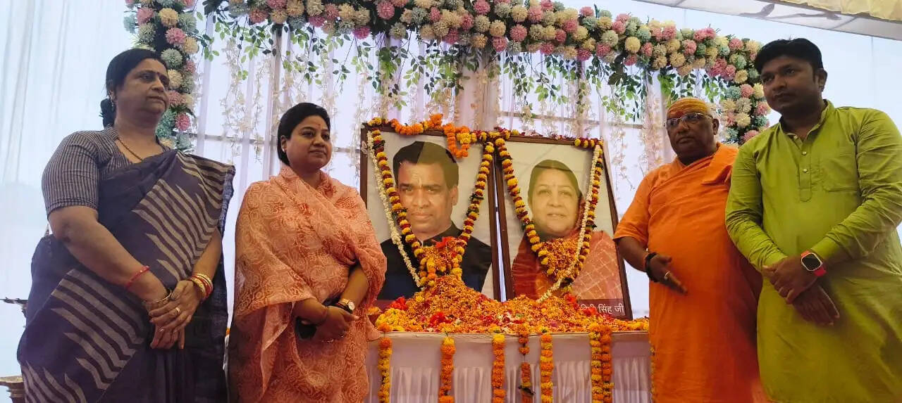 अनूपपुर: पूर्व केंद्रीय मंत्री स्वर्गीय दलबीर सिंह की 26वीं पुण्यतिथि श्रद्धापूर्वक मनाई गई
