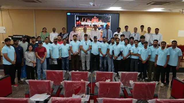 बीएचयू दक्षिणी परिसर में राष्ट्रीय स्तर के कार्यशाला में 'सॉफ्टबॉल' की नवीनतम नियमों पर प्रशिक्षण