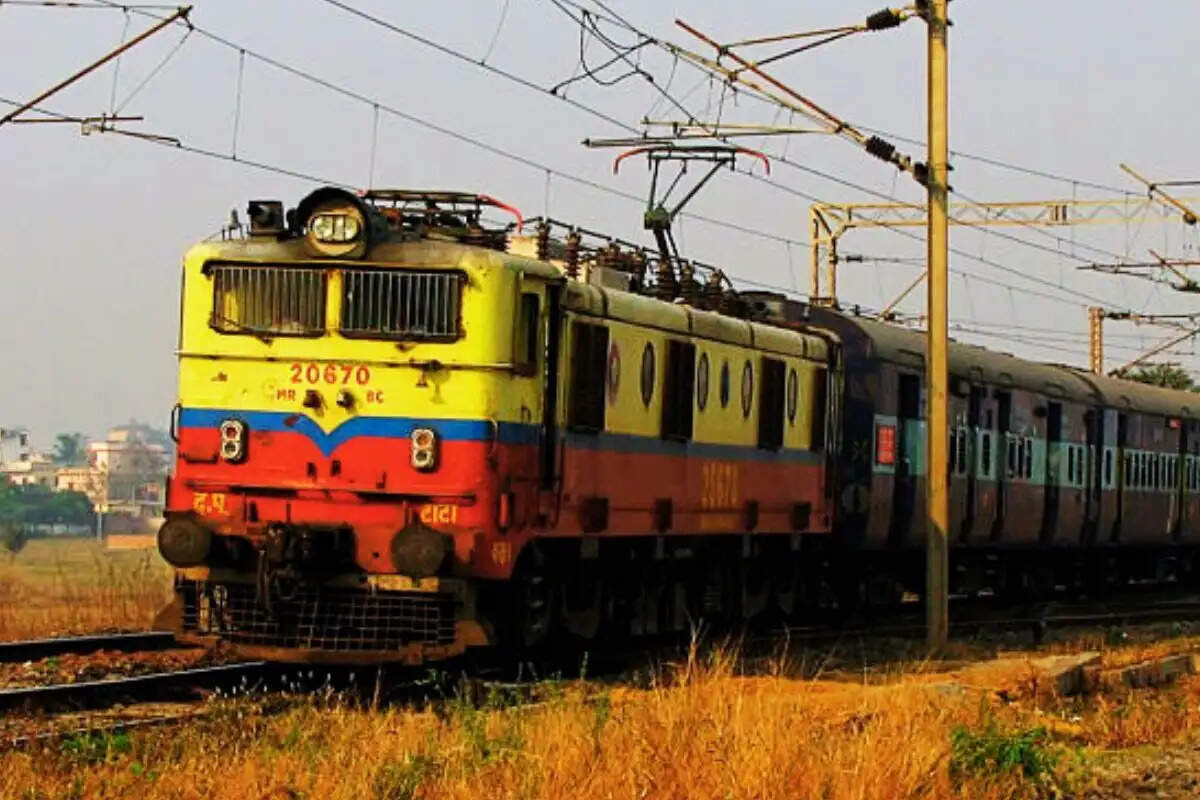 सिरमटोली फ्लाईओवर निर्माण के लिए नौ से रहेंगी छह ट्रेनें रद्द