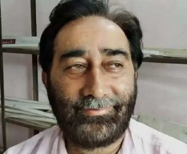 बालू माफियाओं की करतूत से टूटी बनई नदी की पुल : दिलीप