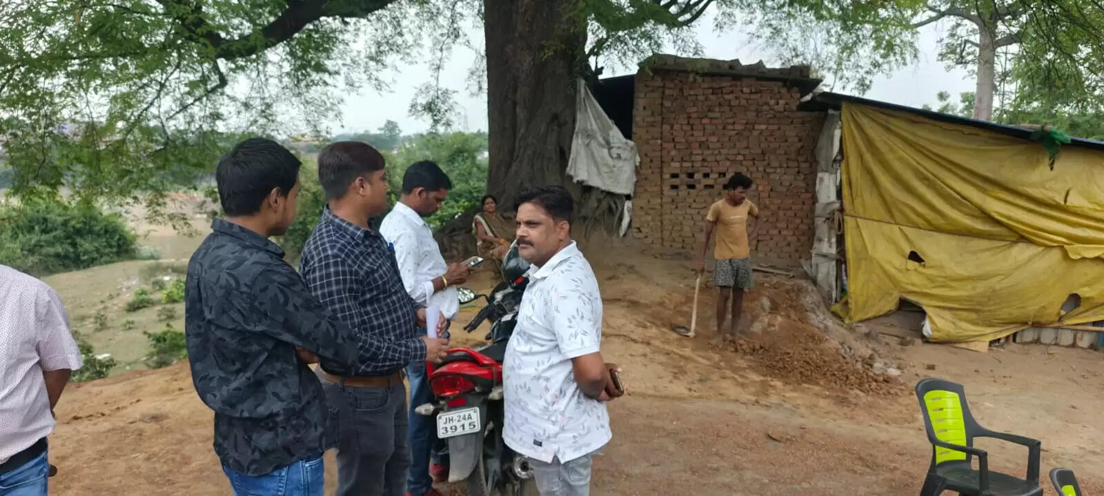 जीएम लैंड जमीन पर पंचम सोनी ने की कब्जा करने की कोशिश, अधिकारियों ने रुकवाया काम