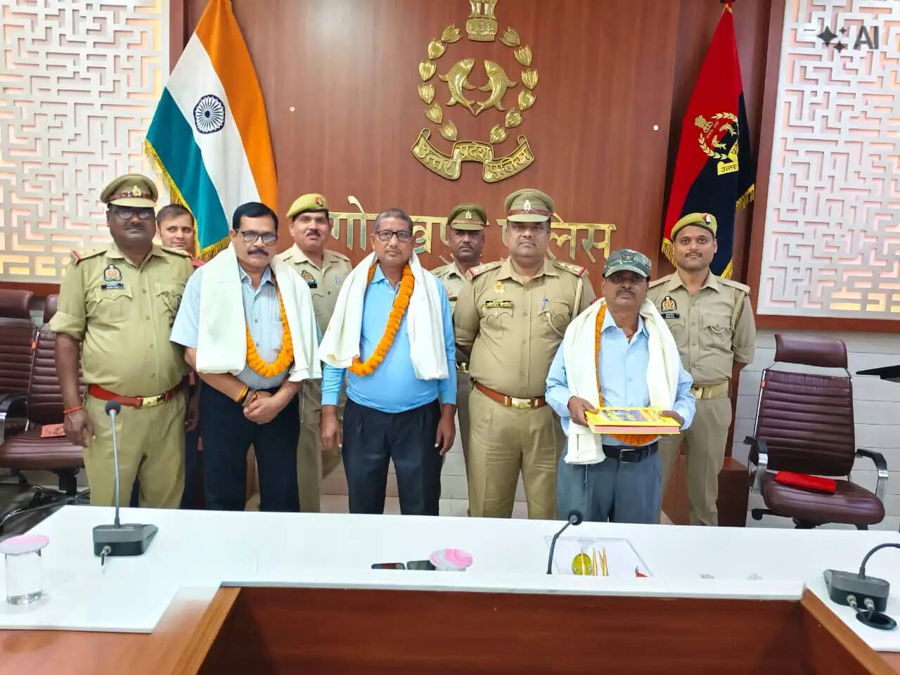 सेवानिवृत्त हुए तीन पुलिसकर्मियों को सम्मान के साथ दी गई भावभीनी विदाई