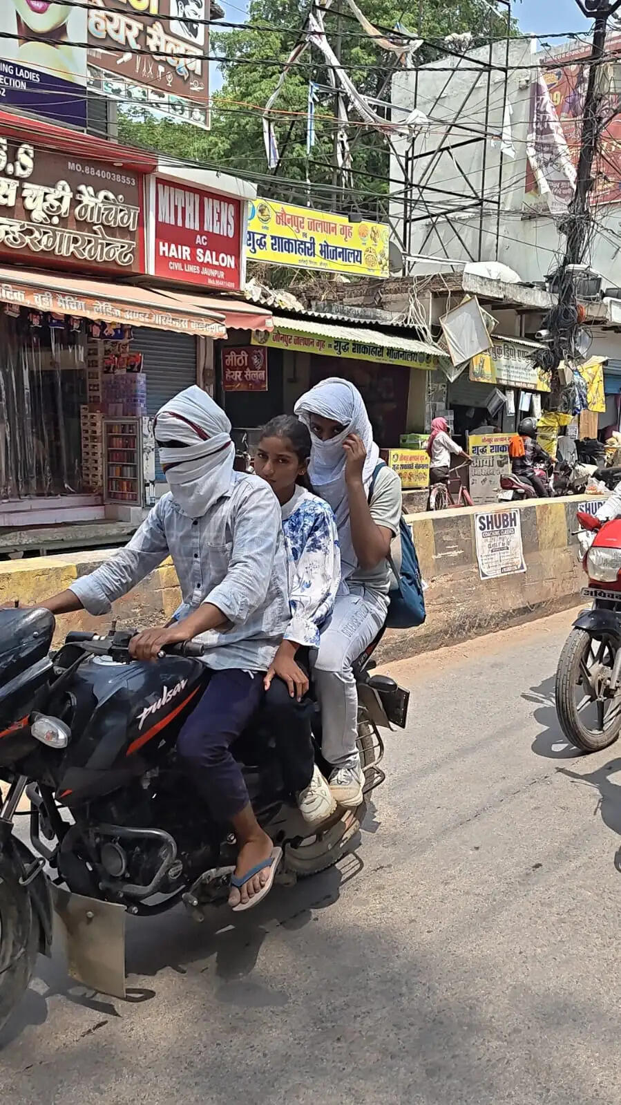 जौनपुर में भीषण गर्मी, डीएम सैमुअल पाल एन ने की सतर्क रहने की अपील