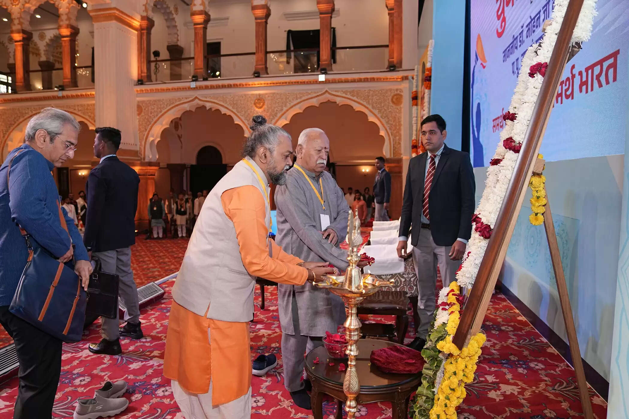 (लीड) भारत का युवा जाग गया है, वह अपने देश को समर्थ बनाना चाहता है : भागवत