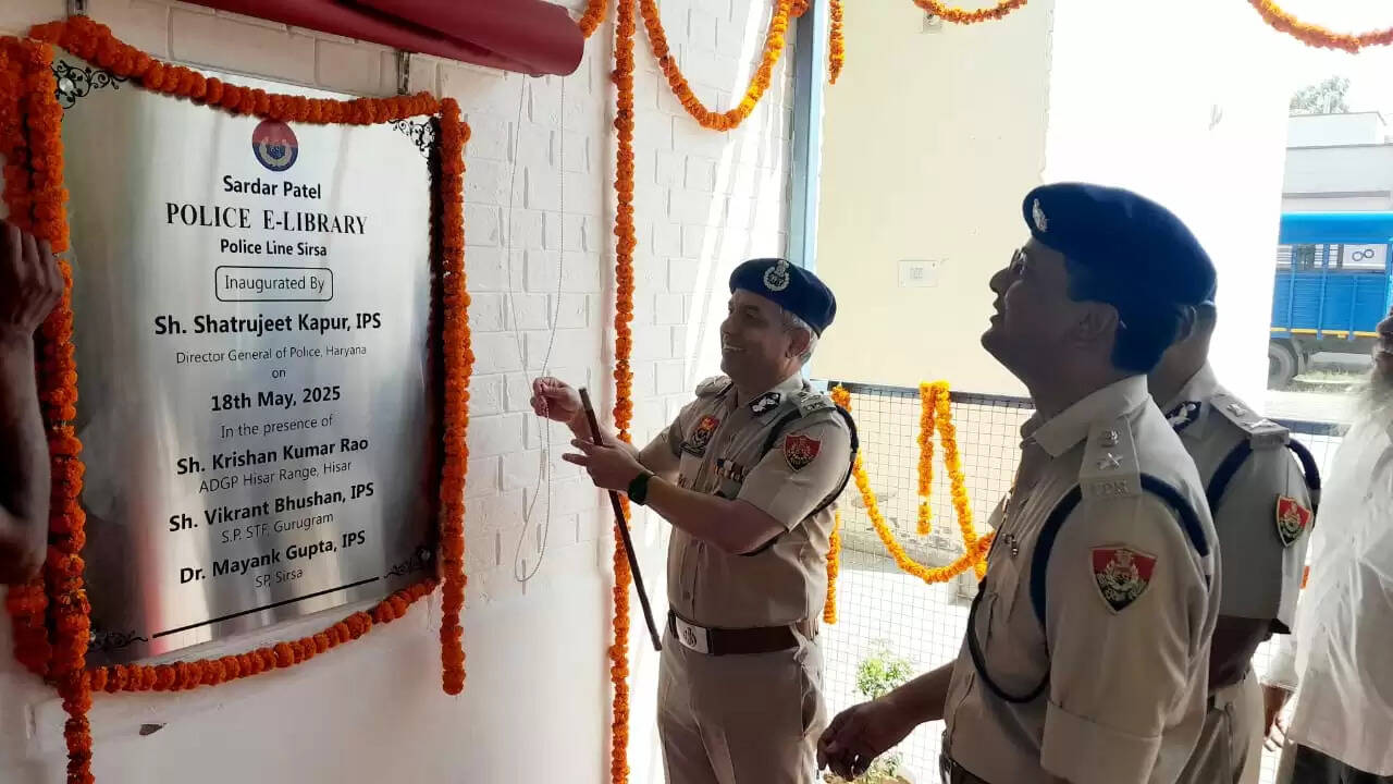 सिरसा: डीजीपी शत्रुजीत कपूर ने सिरसा में किया ई-लाइब्रेरी का उद्घाटन
