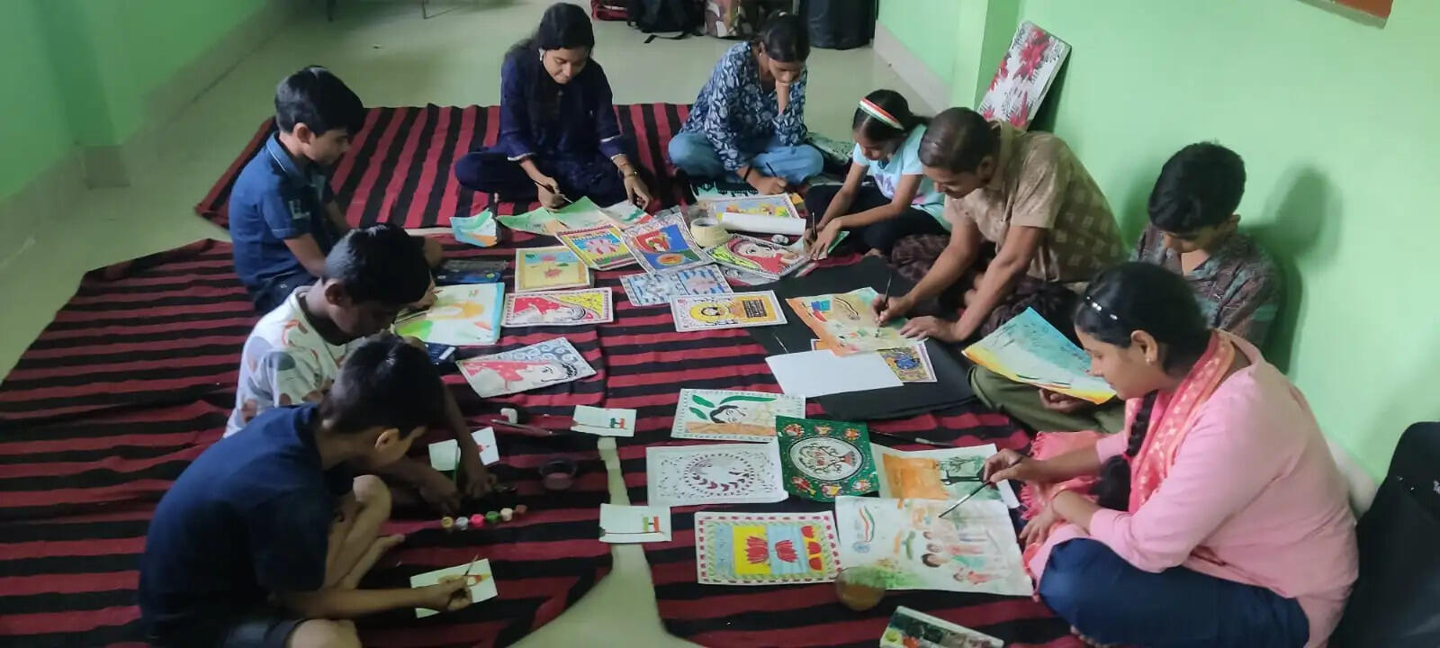 हर घर तिरंगा अभियान के तहत आम्रपाली प्रशिक्षण केंद्र में चित्रकला कार्यशाला आयोजित