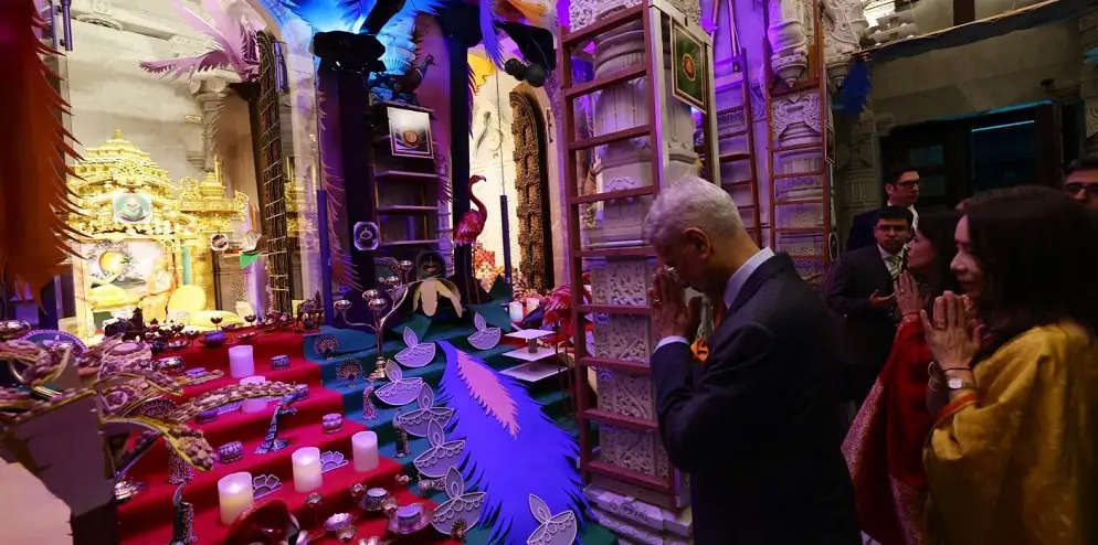 जयशंकर ने दीपावली पर लंदन के श्री स्वामीनारायण मंदिर में पूजा-अर्चना की