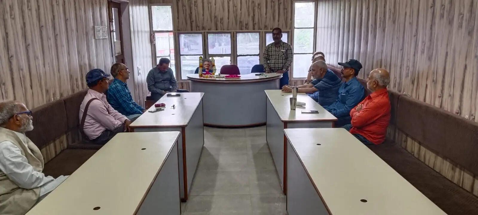 गहन विचारक एवं संवेदनशील इंसान थे जलेश्वर उपाध्याय