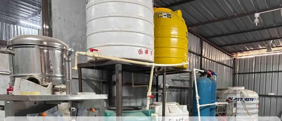 पवित्र जल कंपनी के पैकेज्ड पानी पर कार्रवाई, 30 बोरियां जब्त