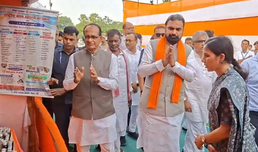 (अपडेट) केंद्रीय मंत्री शिवराज सिंह चौहान और सम्राट चौधरी ने किया हवाई सर्वेक्षण, हरसंभव मदद का दिया भरोसा